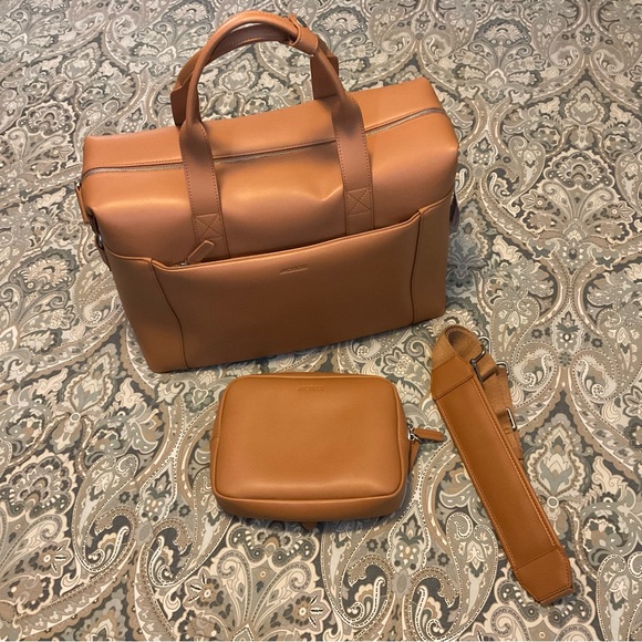 Like New MONOS Metro Duffel Vegan Leather Saddle Tan Used 1x - Picture 10 of 16